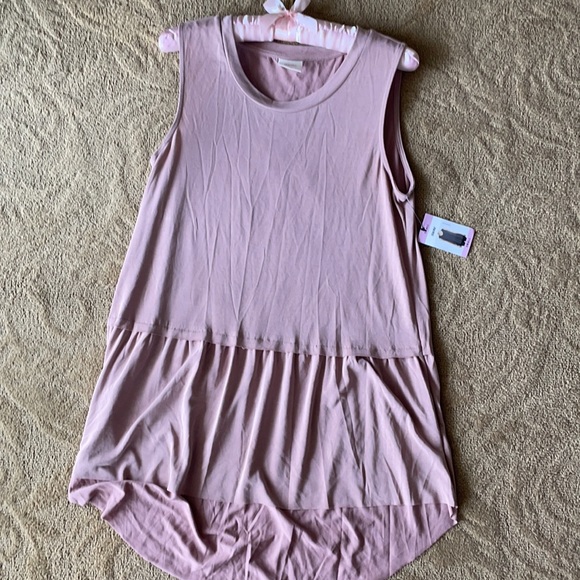 - Mote sleeveless top. - Picture 7 of 12